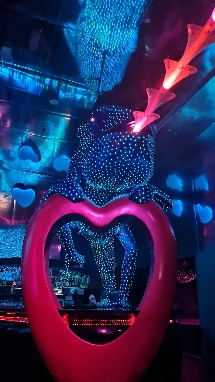 The Chameleon Heart sculpture